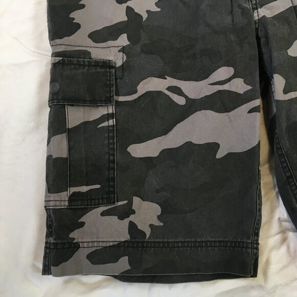 Foot Locker Mens Camo Cargo Shorts Size 34 Pockets Cotton Zipper Gray Camouflage - Picture 3 of 14